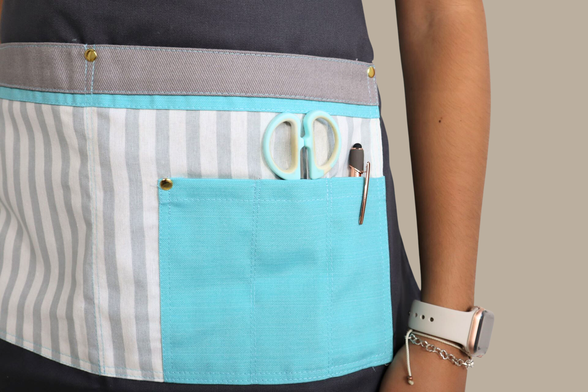 Nadine Gray &  Blue Delantal de cintura.