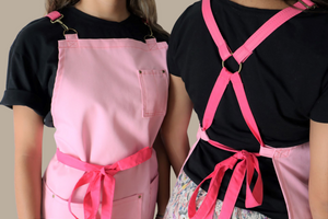 DELANTAL ROSA Y CORREAS EN  FUCHSIA
